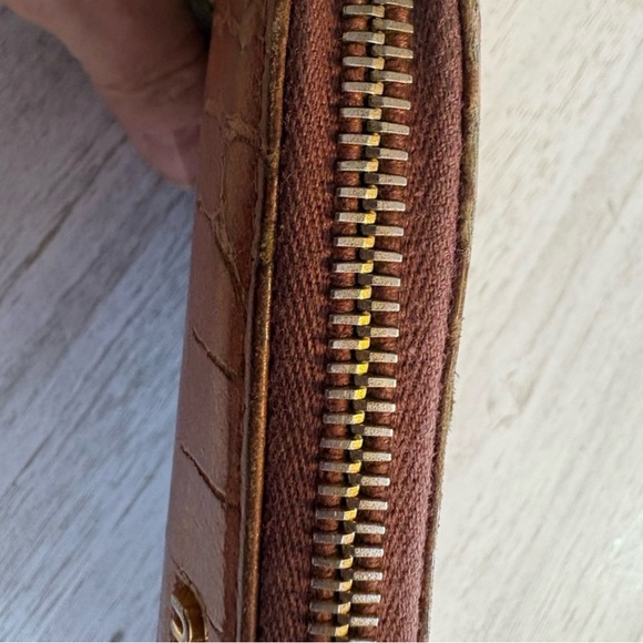 Miu Miu Tan Croc-Embossed Leather Wallet - Picture 4 of 8